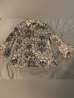 Black & White Floral Pattern Button-Front Women's Blazer